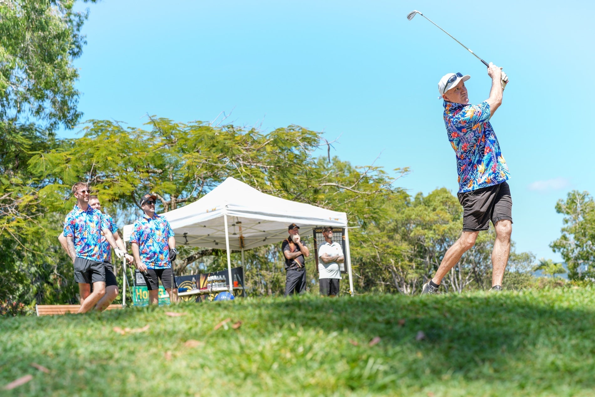 How to Keep Golf Polos Fresh After Sweaty Rounds Across Australia